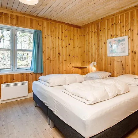 6 Person In Vaeggerlose Ferienhaus Bøtø By