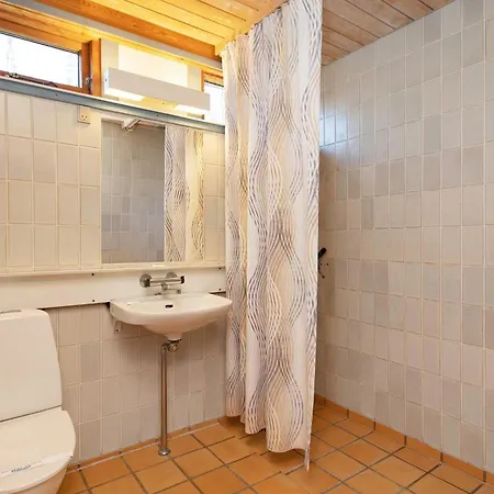 6 Person In Vaeggerlose * Bøtø By